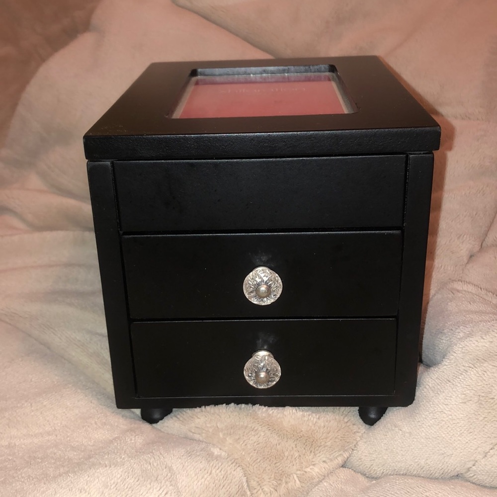Jewelry box